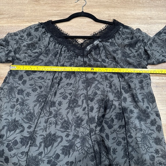 ASTR Size L Floral Gray and Black Ruffled Long Balloon Sleeve Blouse - Picture 5 of 13